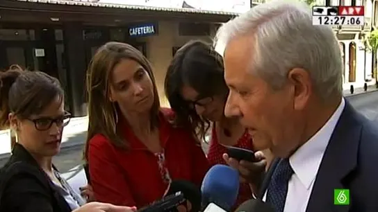 Javier Gómez de Liaño habla con los periodistas Javier Gómez de Liaño habla con los periodistas