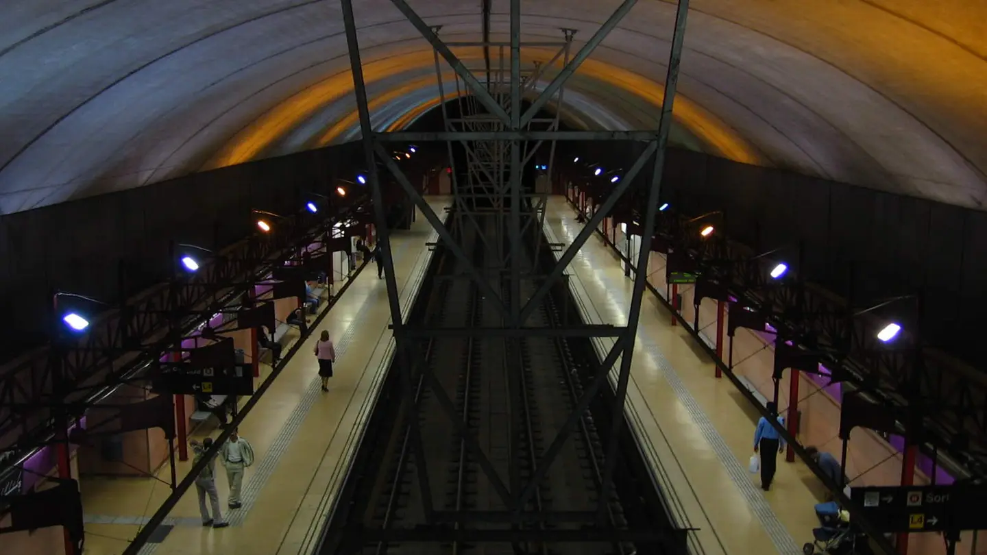 Estación de metro en Barcelona Estación de metro en Barcelona