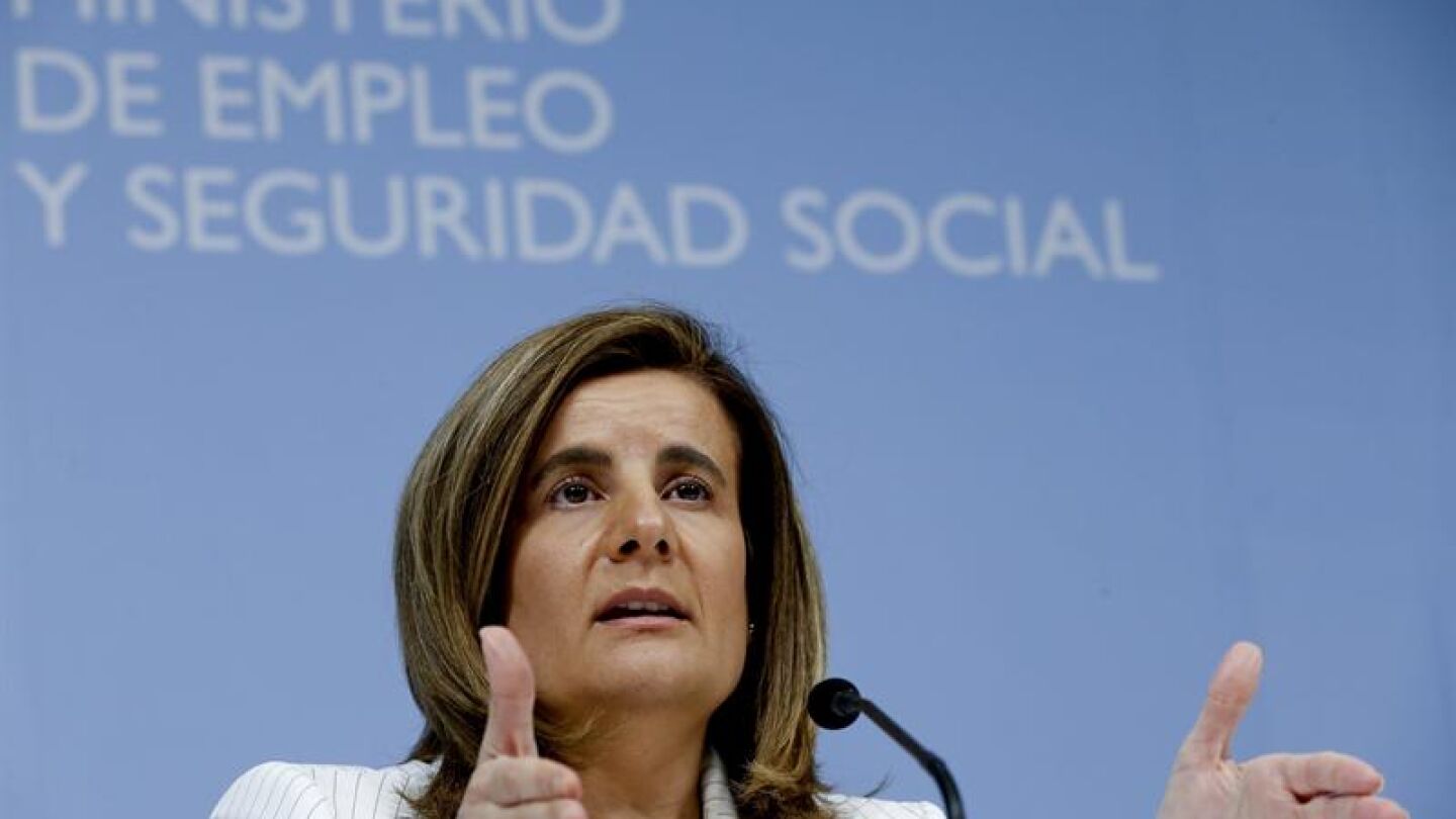 F&aacute;tima B&aacute;&ntilde;ez ante los medios habla sobre la reforma de las pensiones