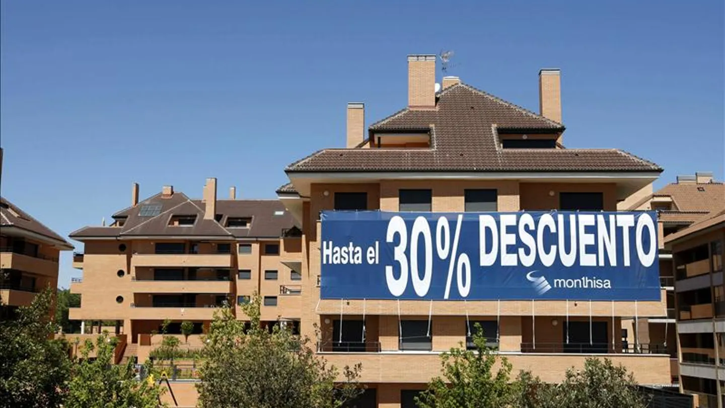 Anuncio de venta de viviendas con descuentos. Anuncio de venta de viviendas con descuentos.