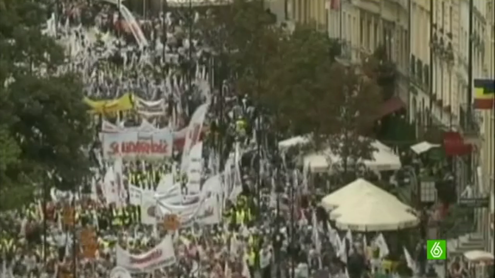 Unas 100.000 personas protestan en Polonia contra las políticas del Gobierno
