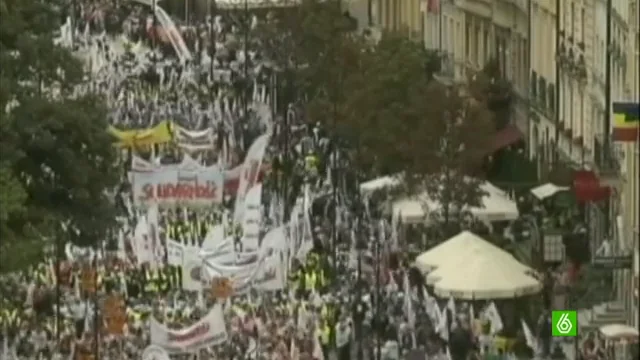 Unas 100.000 personas protestan en Polonia contra las políticas del Gobierno Unas 100.000 personas protestan en Polonia contra las políticas del Gobierno