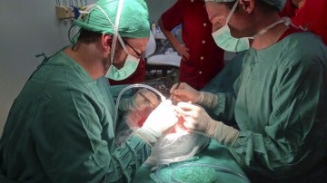 Trasplante pulmonar infantil en el hospital de La Paz.