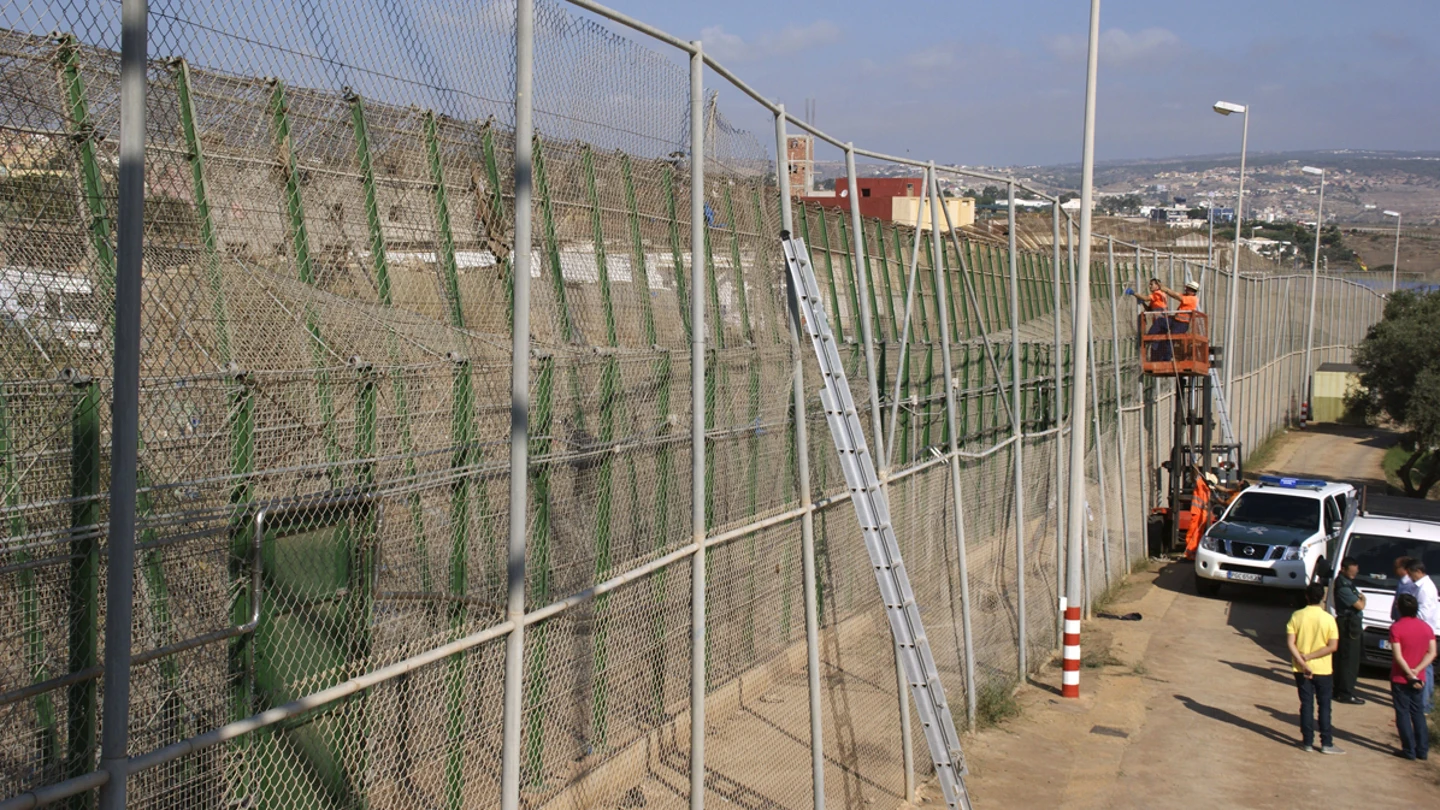 Valla fronteriza de Melilla. Valla fronteriza de Melilla.