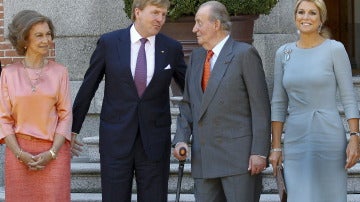 Don Juan Carlos y doña Sofía posan con Guillermo-Alejandro y Máxima de Holanda.