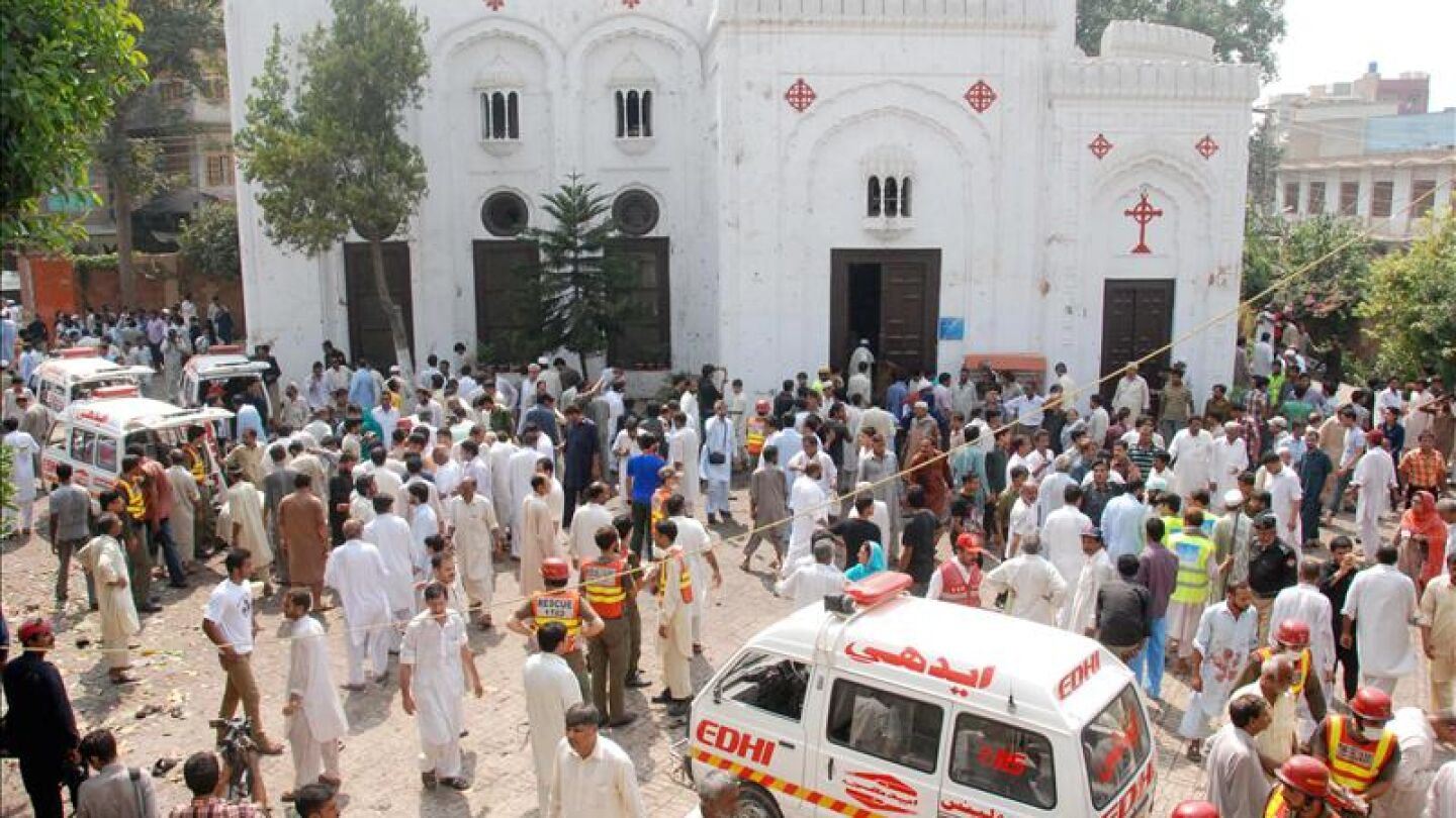 Un atentado suicida en una iglesia en Pakist&aacute;n causa al menos 60 muertos