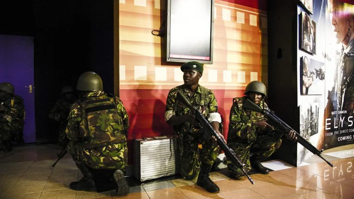 Fuerte explosión en el centro comercial de Nairobi Fuerte explosión en el centro comercial de Nairobi