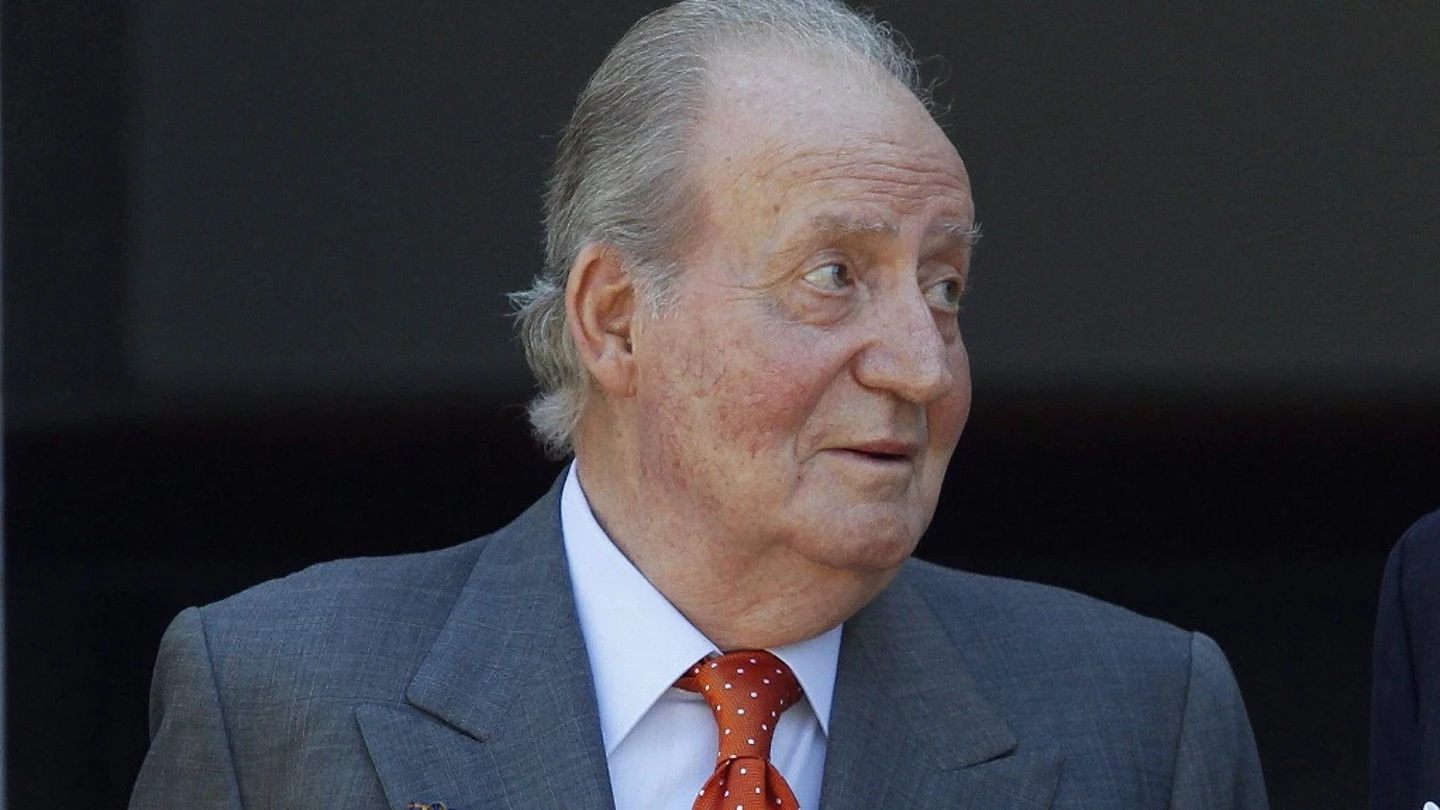 El rey Juan Carlos en la puerta de la Zarzuela (Archivo) El rey Juan Carlos en la puerta de la Zarzuela (Archivo)