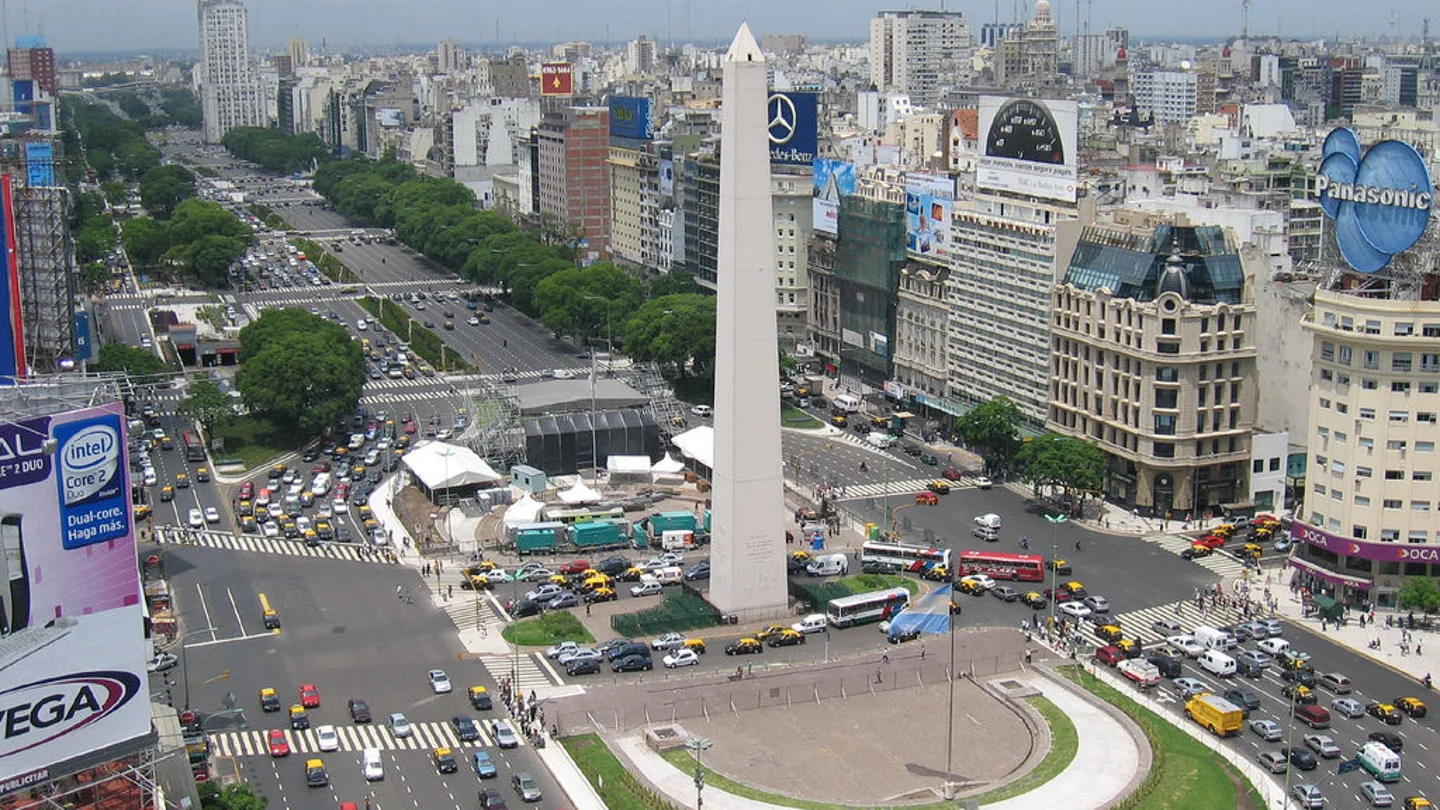 La calle más ancha, 9 De Julio en Buenos Aires, Argentina La calle más ancha, 9 De Julio en Buenos Aires, Argentina