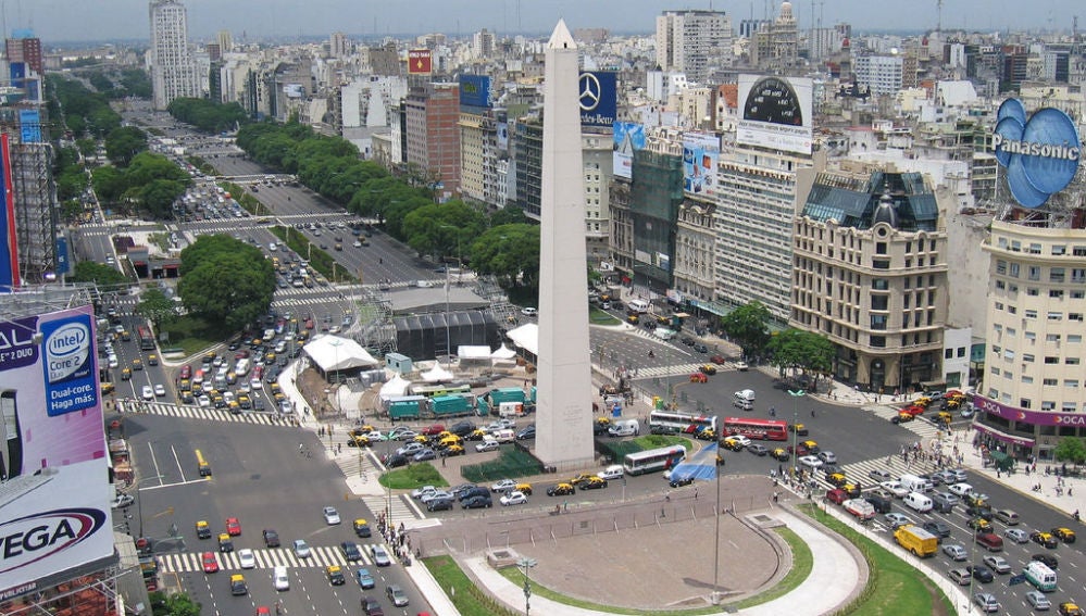 La calle más ancha, 9 De Julio en Buenos Aires, Argentina
