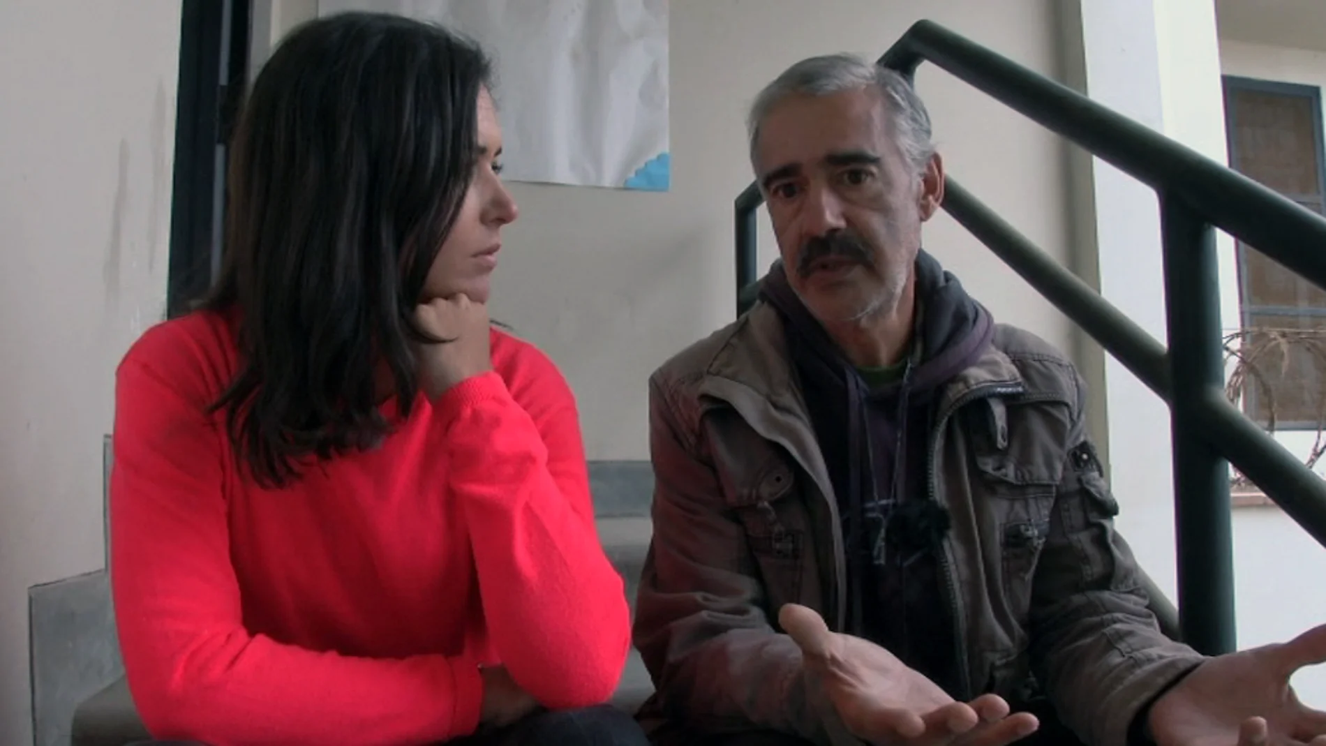 Juan Manuel habla con Alejandra Andrade sobre lo que ocurre en el pabellón