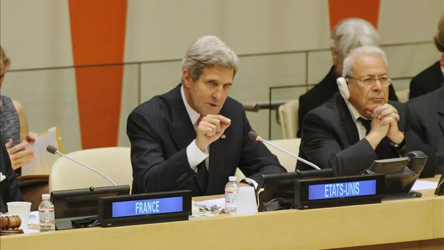 El secretario de estado de los Estados Unidos, John Kerry, ofrece un discurso en una reunión ministerial El secretario de estado de los Estados Unidos, John Kerry, ofrece un discurso en una reunión ministerial