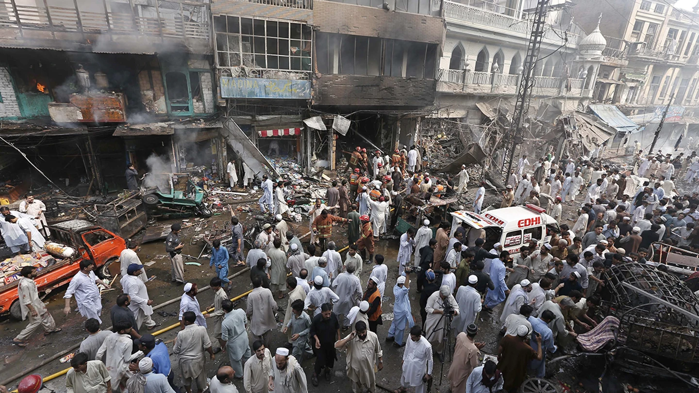 37 muertos y 80 heridos en un atentado en Pakistán 37 muertos y 80 heridos en un atentado en Pakistán