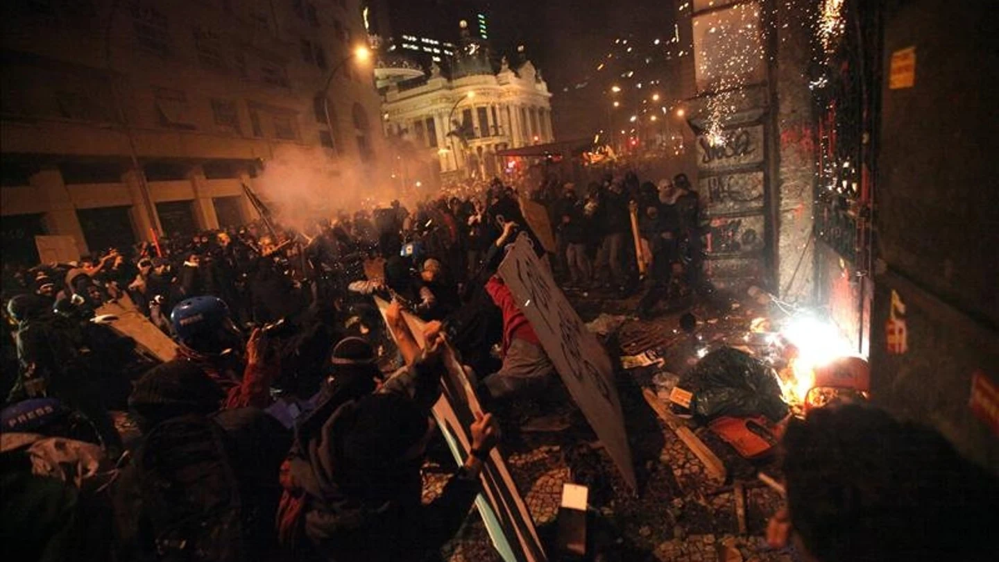 Violentos enfrentamientos en Río de Janeiro. Violentos enfrentamientos en Río de Janeiro.