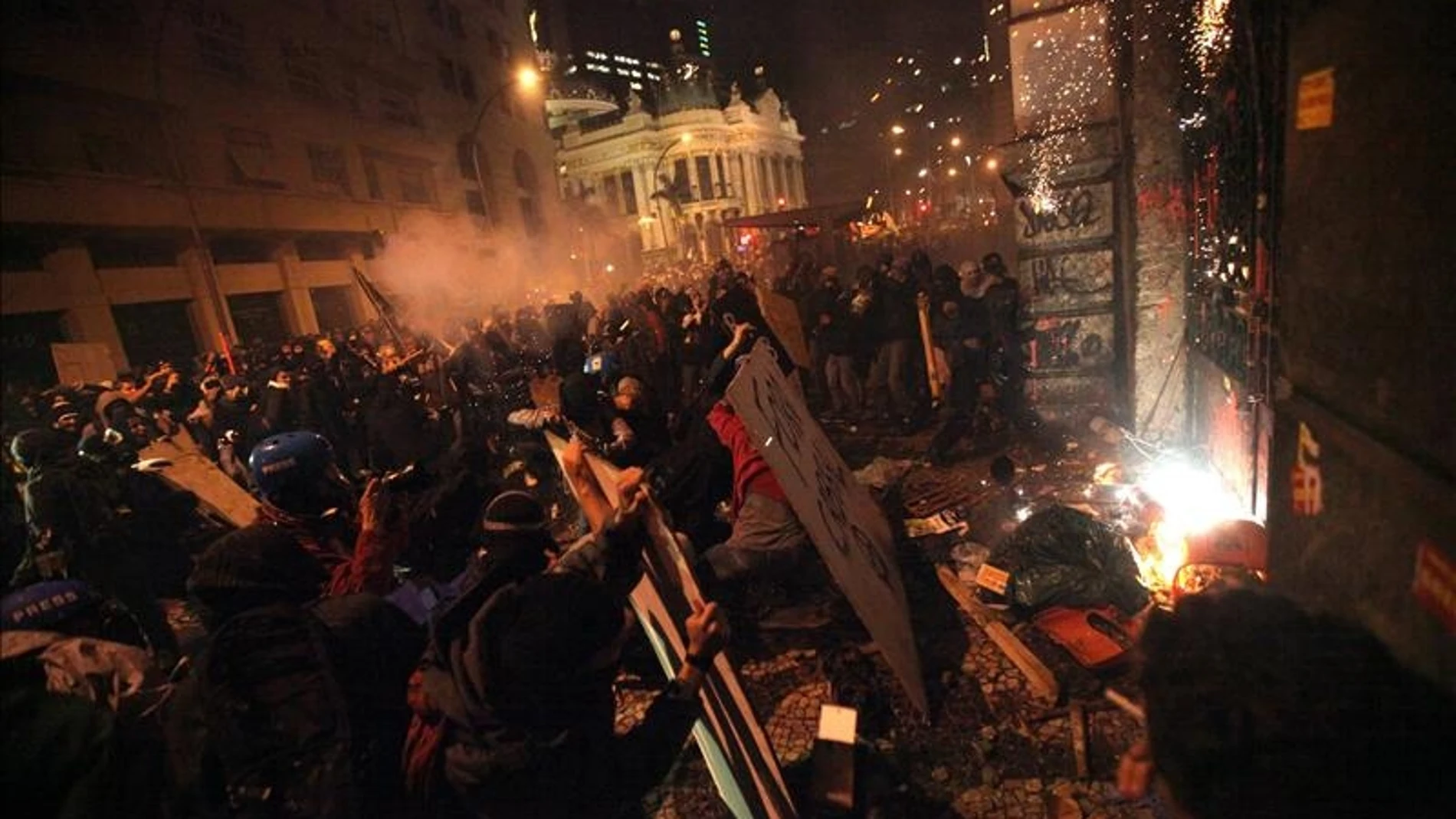 Violentos enfrentamientos en Río de Janeiro.