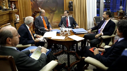 El Rey junto a Rajoy y el Príncipe, en La Zarzuela El Rey junto a Rajoy y el Príncipe, en La Zarzuela