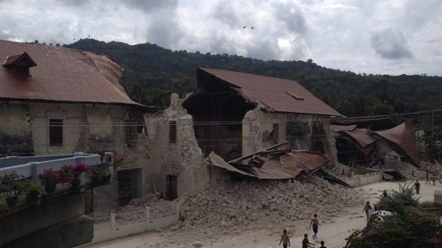 Ascienden a 20 los muertos en el terremoto de 7,2 en el centro de Filipinas Ascienden a 20 los muertos en el terremoto de 7,2 en el centro de Filipinas