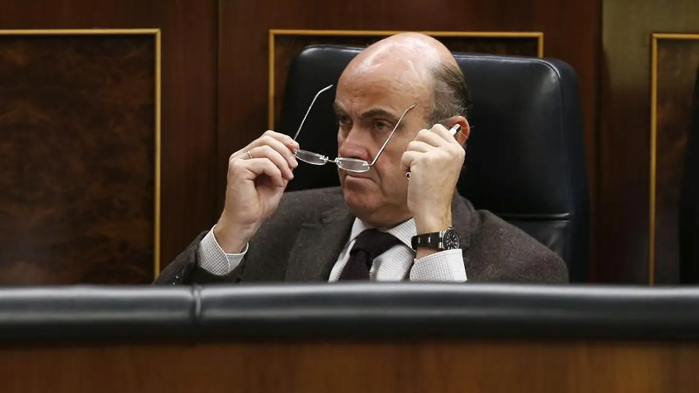 El ministro de Economía, Luis de Guindos, durante el debate de totalidad de la ley de cajas El ministro de Economía, Luis de Guindos, durante el debate de totalidad de la ley de cajas