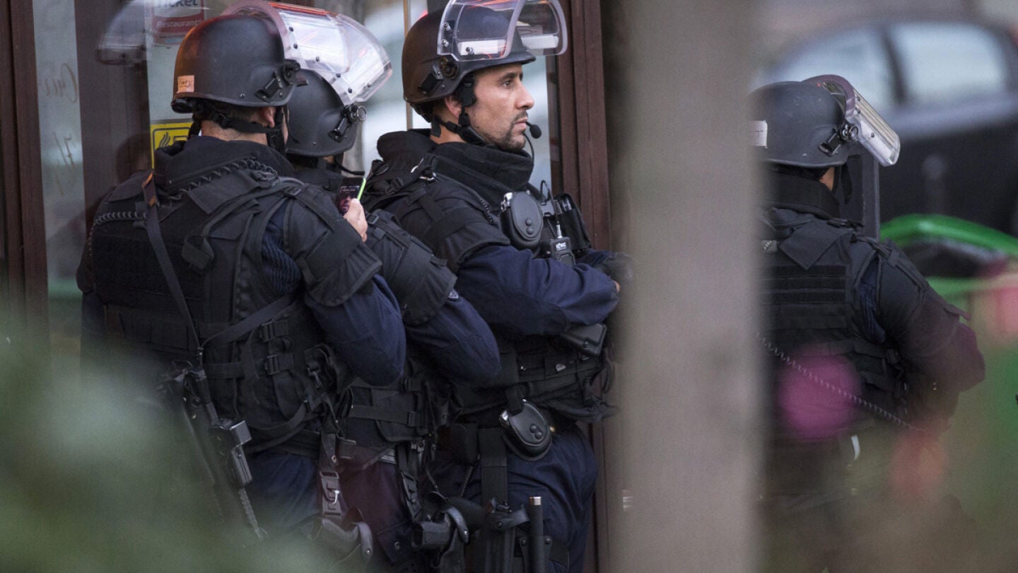 Cuatro personas secuestradas en un banco de Par&iacute;s