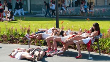 Un grupo de chicas en una fiesta en Irún