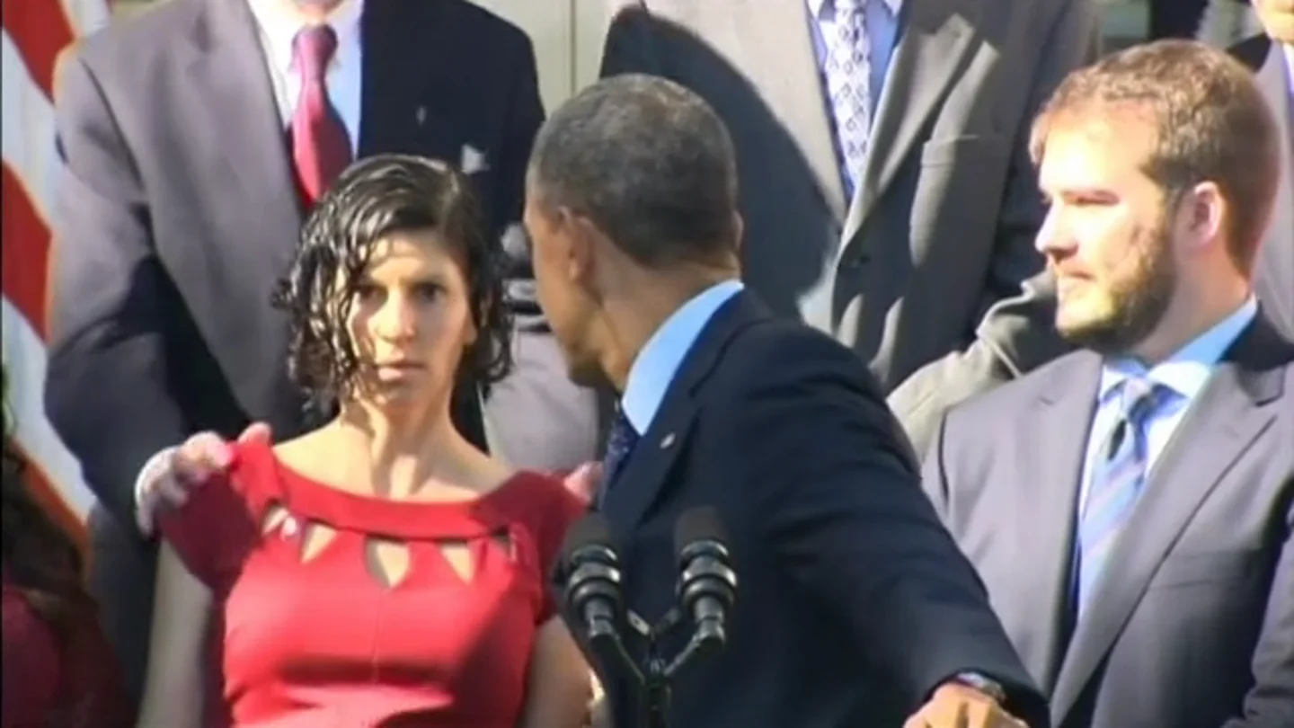 Barack Obama interrumpe su discurso para atender a una embarazada Barack Obama interrumpe su discurso para atender a una embarazada