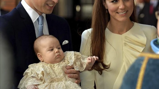 El próximo Rey Jorge, junto a sus padres El próximo Rey Jorge, junto a sus padres