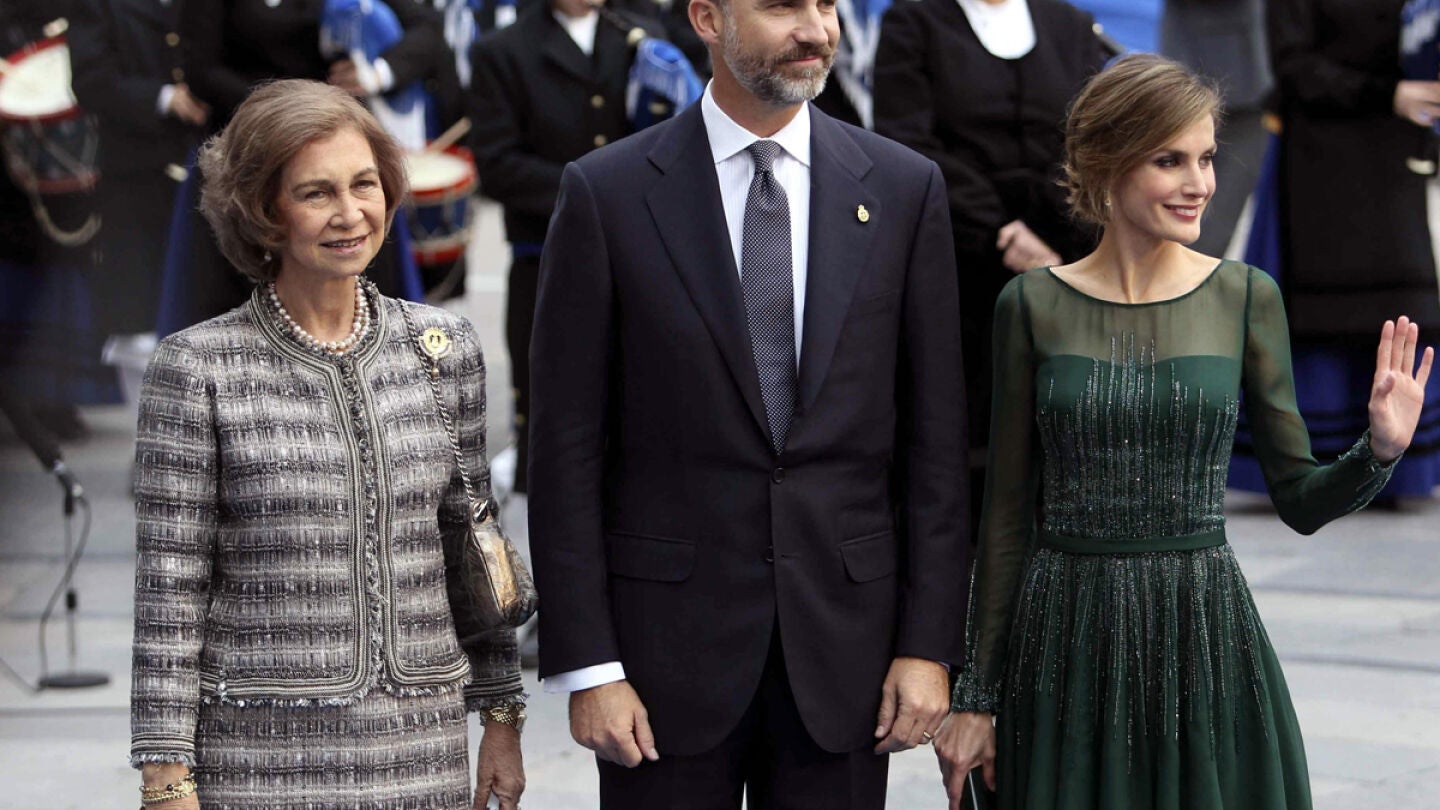 El Pr&iacute;ncipe junto a Letizia y Do&ntilde;a Sof&iacute;a, en Oviedo