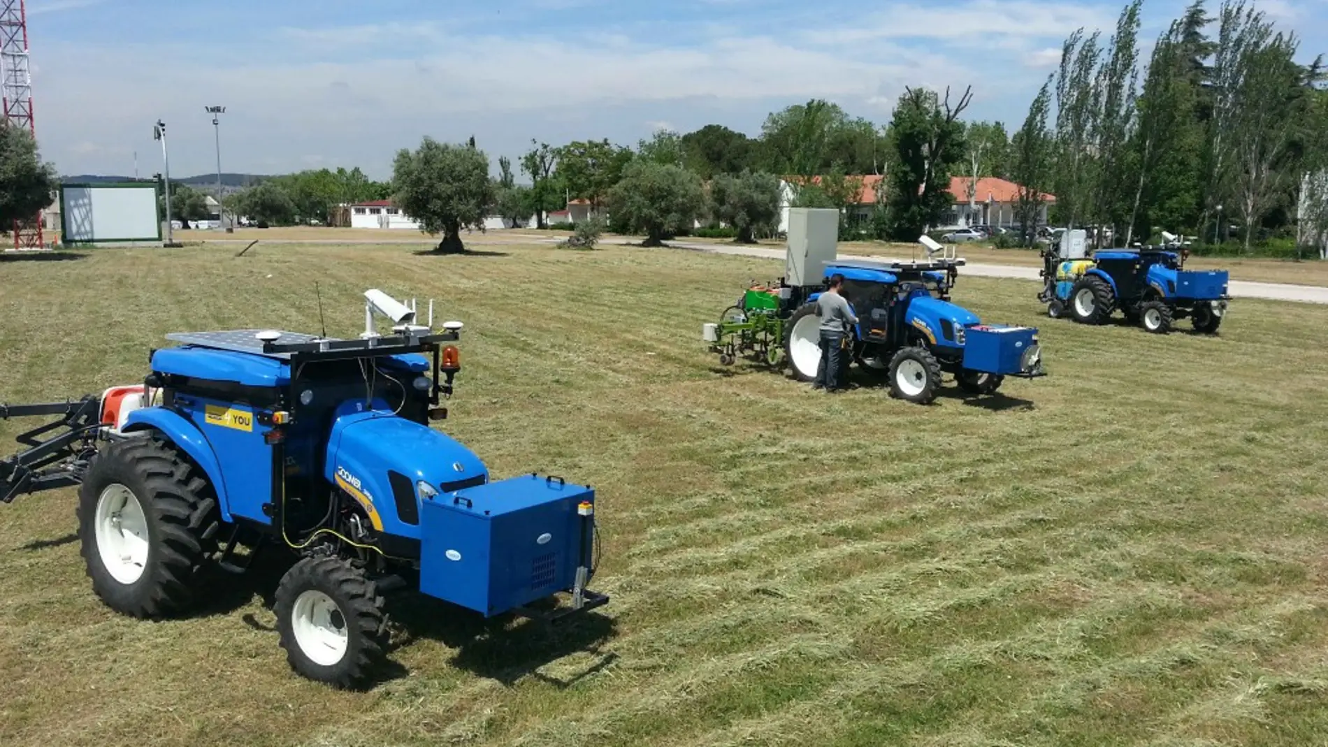 Prototipos de tractores sin conductor en el Centro de Automática y Robótica