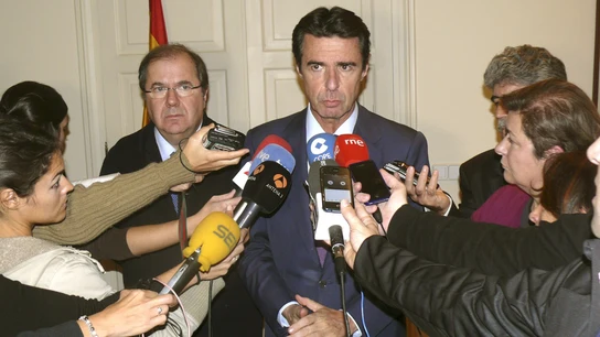 José Manuel Soria antiende a los medios en León José Manuel Soria antiende a los medios en León