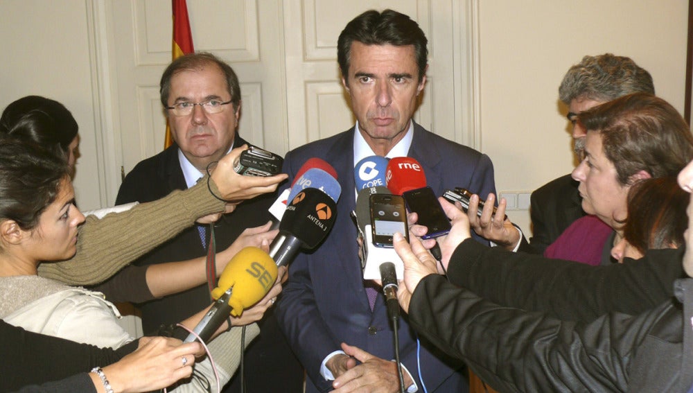 José Manuel Soria antiende a los medios en León