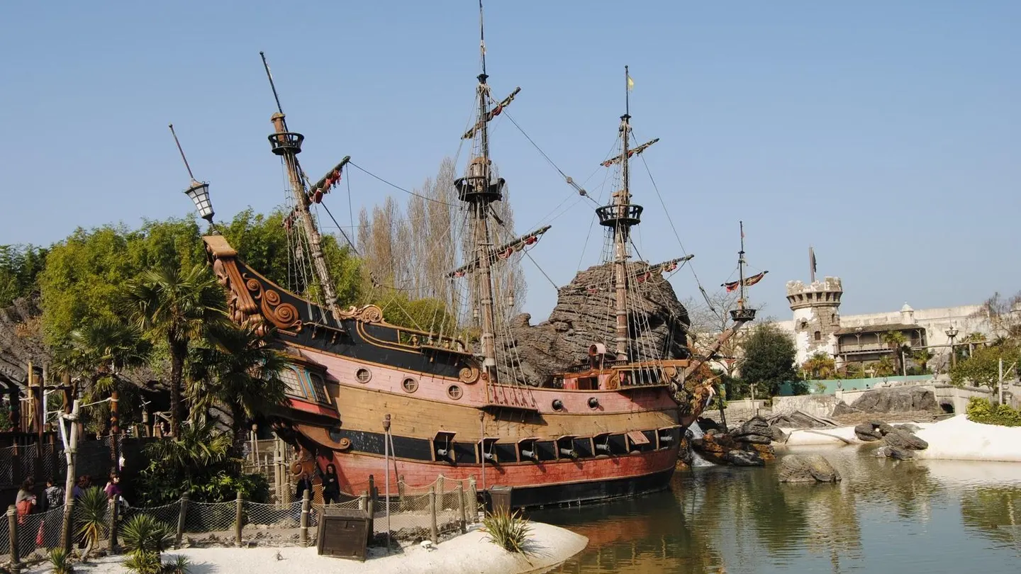 Atracción de Piratas del Caribe en Eurodisney París Atracción de Piratas del Caribe en Eurodisney París