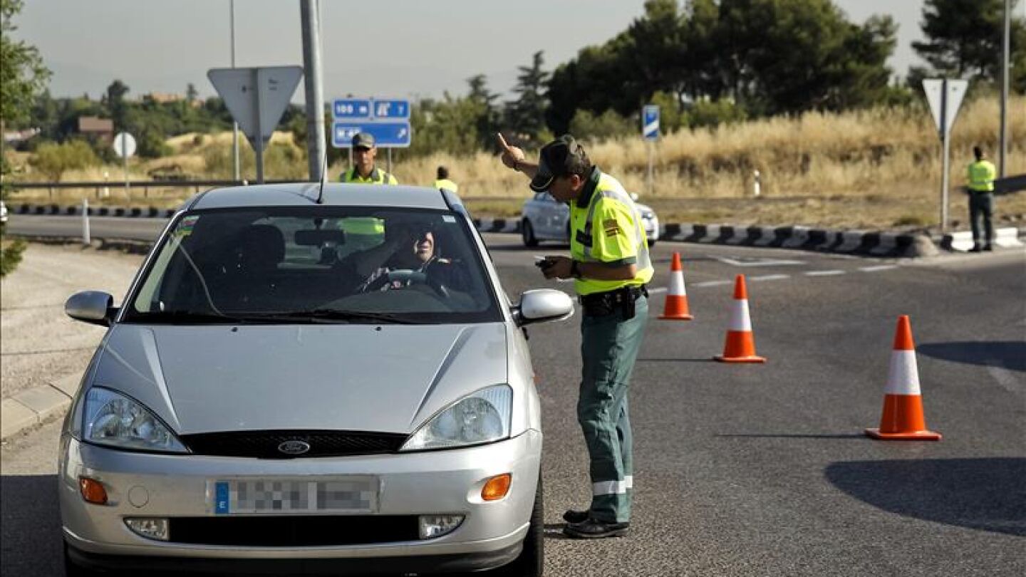 En la imagen, un control de la Guardia Civil de Tr&aacute;fico. En la imagen, un control de la Guardia Civil de Tr&aacute;fico. 