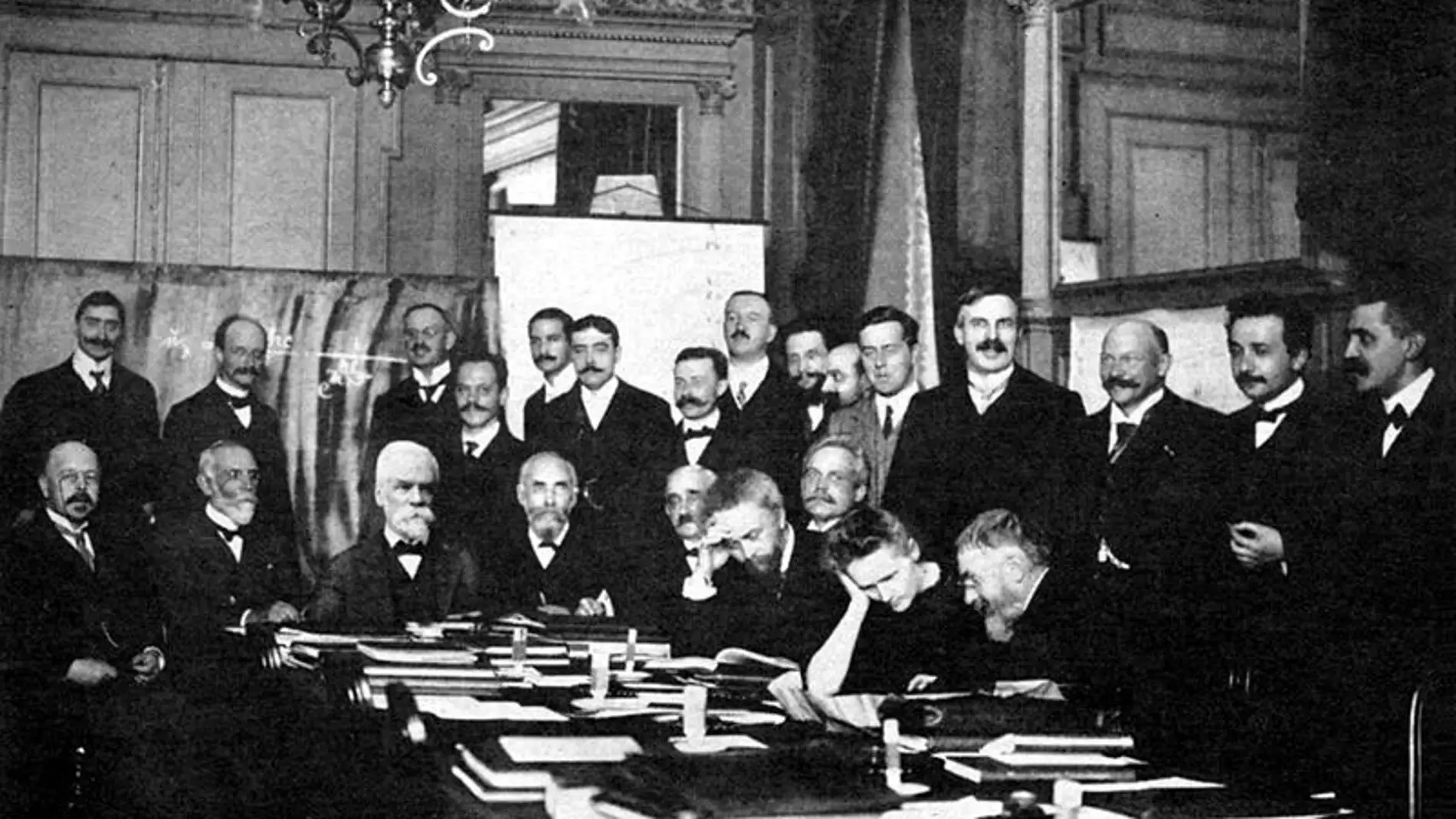 Foto de grupo de la Conferencia Solvay de 1911