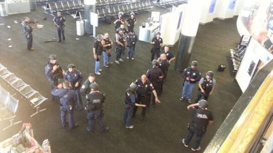 M&uacute;ltiples heridos en un tiroteo en el aeropuerto de Los &Aacute;ngeles