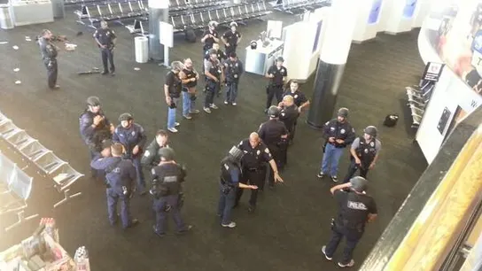 Múltiples heridos en un tiroteo en el aeropuerto de Los Ángeles Múltiples heridos en un tiroteo en el aeropuerto de Los Ángeles