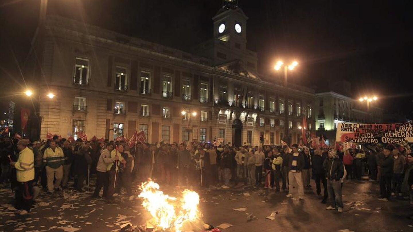 Trabajadores de jardiner&iacute;a y limpieza viaria en Madrid capital durante la manifestaci&oacute;n en la Puerta del Sol