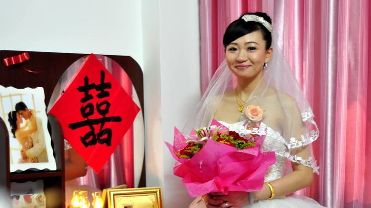 Novia china vestida de boda Novia china vestida de boda