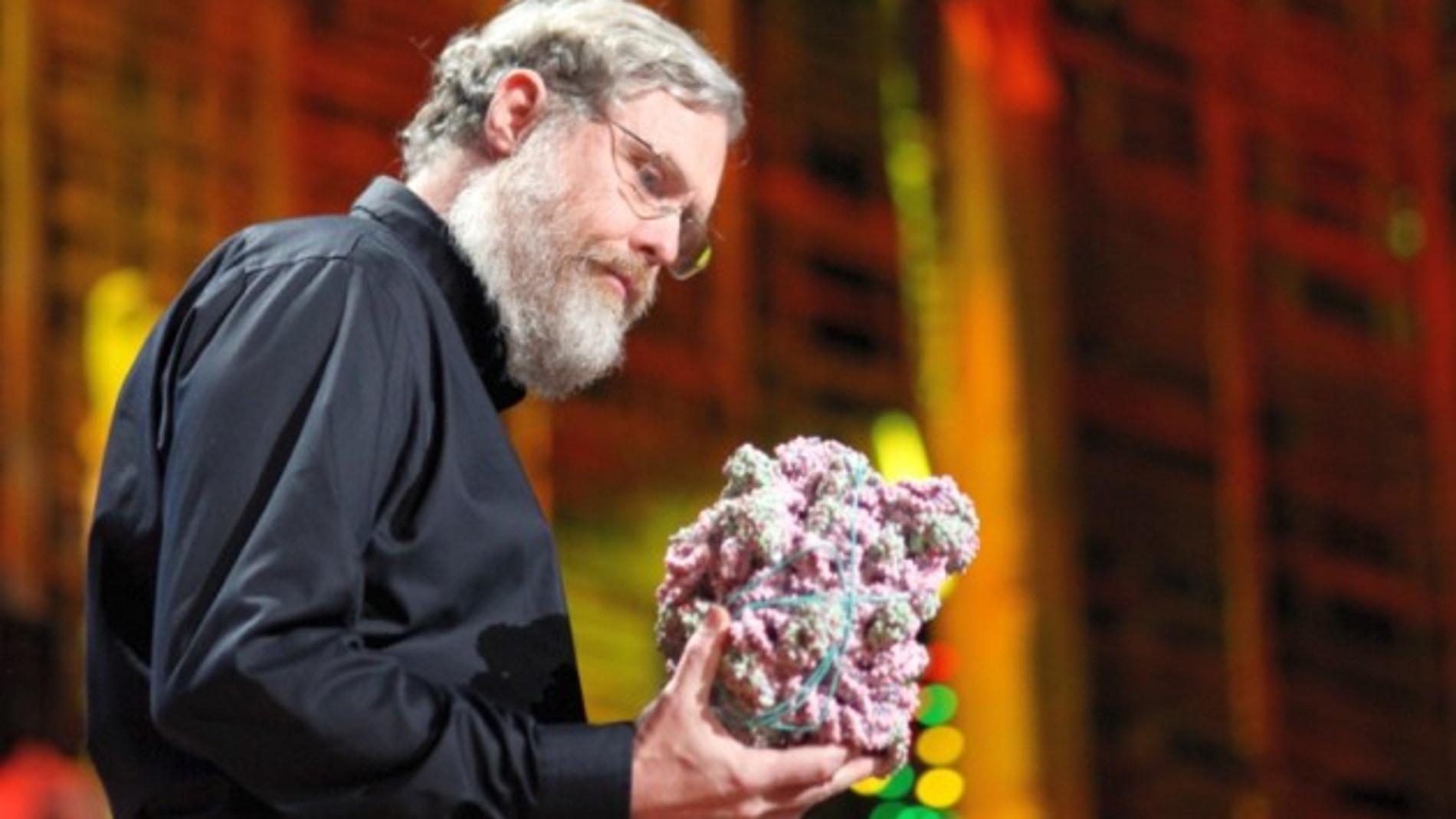 El profesor de genética George Church, durante una charla en 2010
