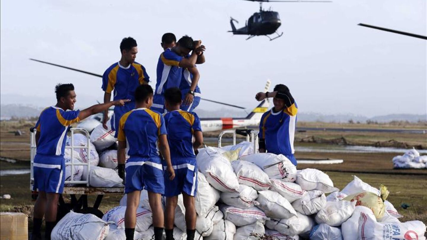 La ayuda a Filipinas llega a cuentagotas