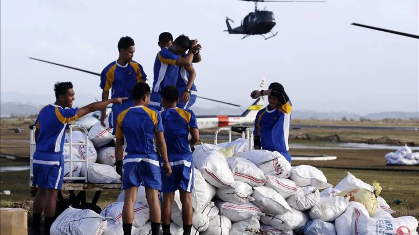 La ayuda a Filipinas llega a cuentagotas La ayuda a Filipinas llega a cuentagotas