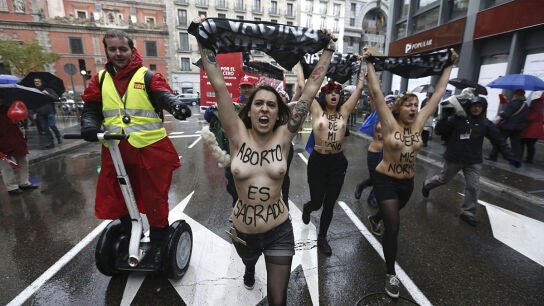 Pasan a disposici&oacute;n judicial las cinco activistas de Femen que irrumpieron en una marcha provida en Madrid