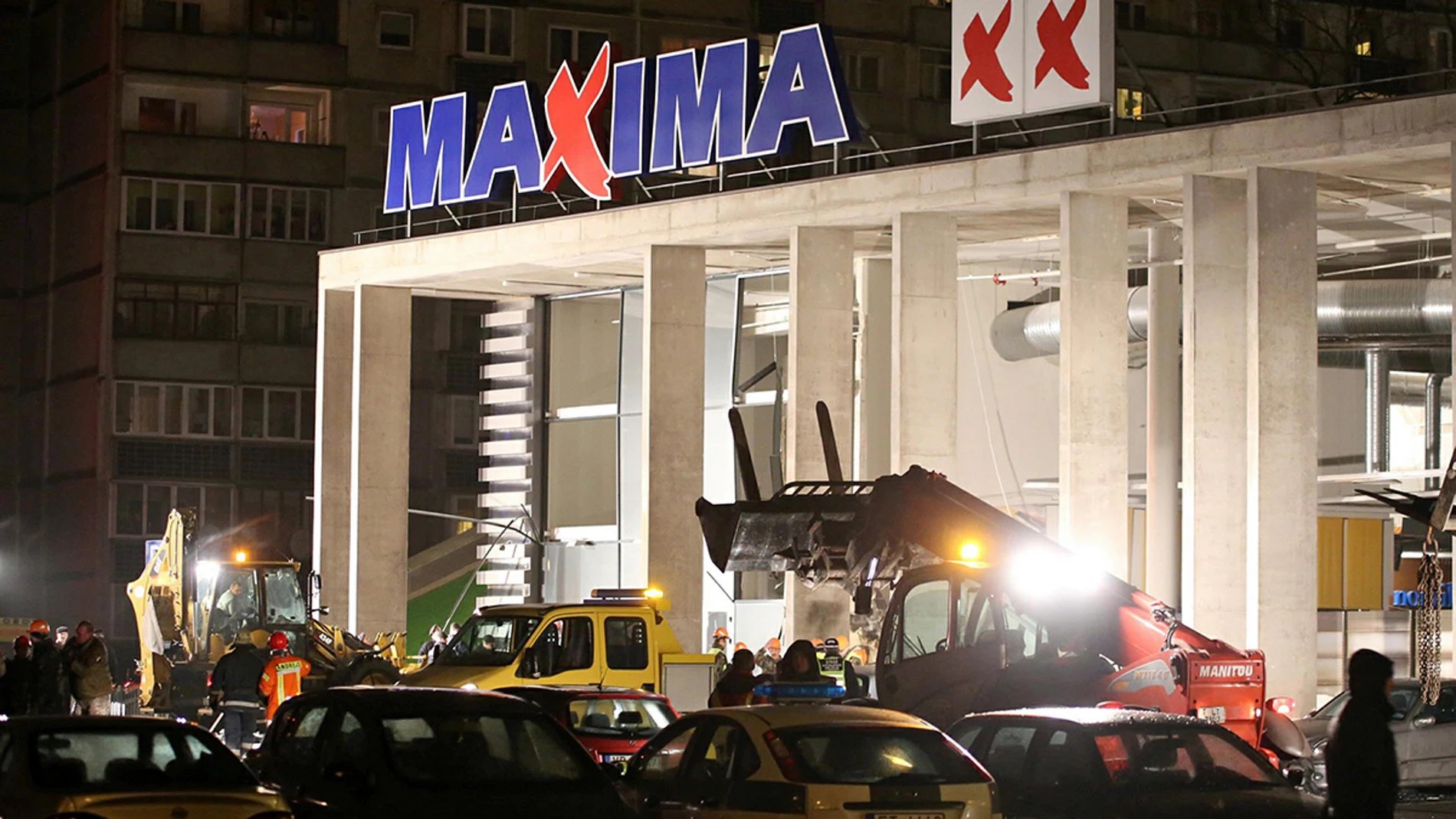 Al menos 16 personas han  muerto al derrumbarse el techo de un centro comercial en Riga