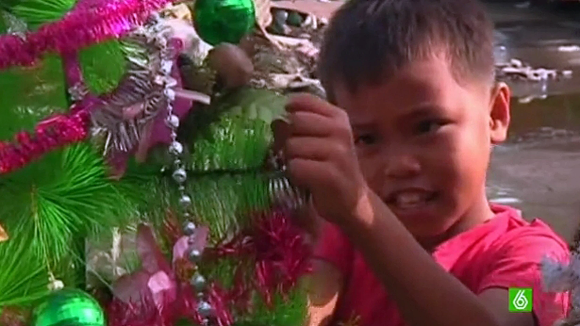 Los niños en Filipinas vuelven a tener ilusión gracias a la Navidad