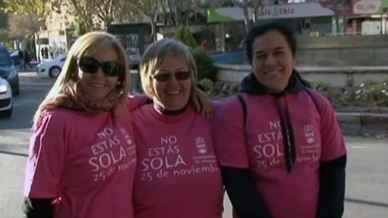 Múltiples actos solidarios por España para recordar a las mujeres que sufren violencia de género Múltiples actos solidarios por España para recordar a las mujeres que sufren violencia de género