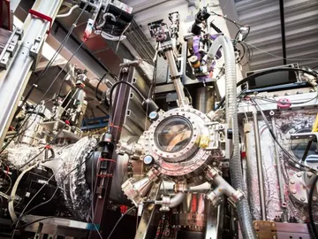 La máquina de SLAC especializada en experimentos de cristalografía con láseres de rayos X La máquina de SLAC especializada en experimentos de cristalografía con láseres de rayos X