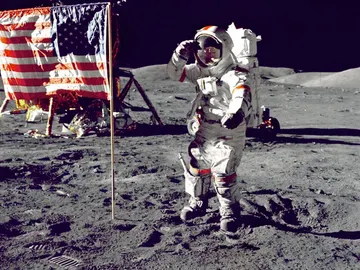 Neil Armstrong y el saludo castrense en la Luna Neil Armstrong y el saludo castrense en la Luna