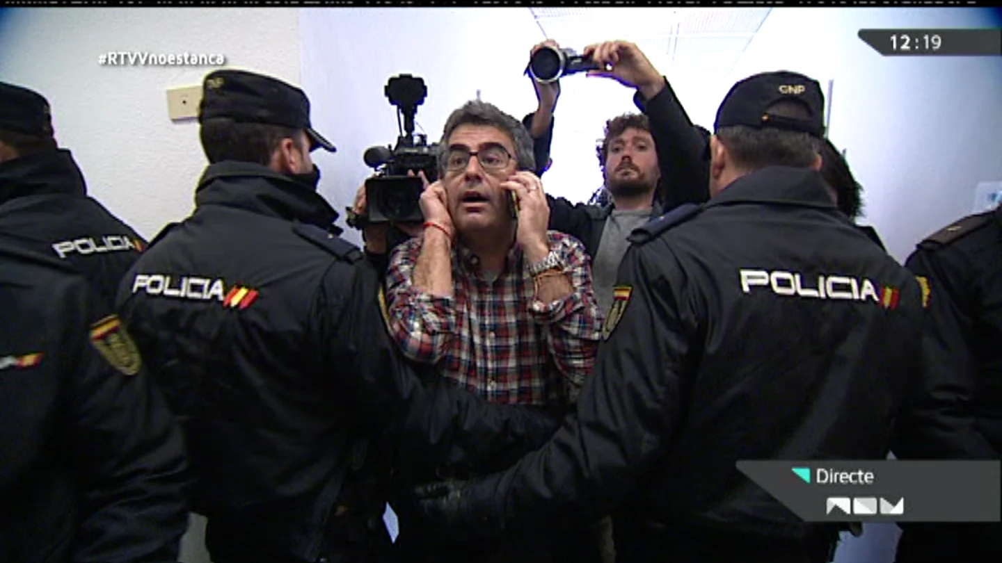 La Policía accede a RTVV para proceder al apagón de RTVV La Policía accede a RTVV para proceder al apagón de RTVV