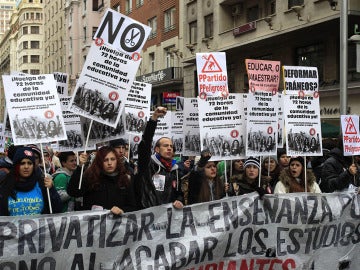 La 'marea verde' contra la nueva ley educativa del ministro Wert La 'marea verde' contra la nueva ley educativa del ministro Wert