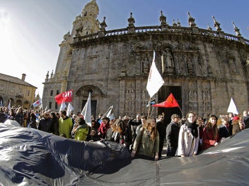 Miles de gallegos se manifiestan contra la sentencia "injusta e impune" del Prestige Miles de gallegos se manifiestan contra la sentencia "injusta e impune" del Prestige