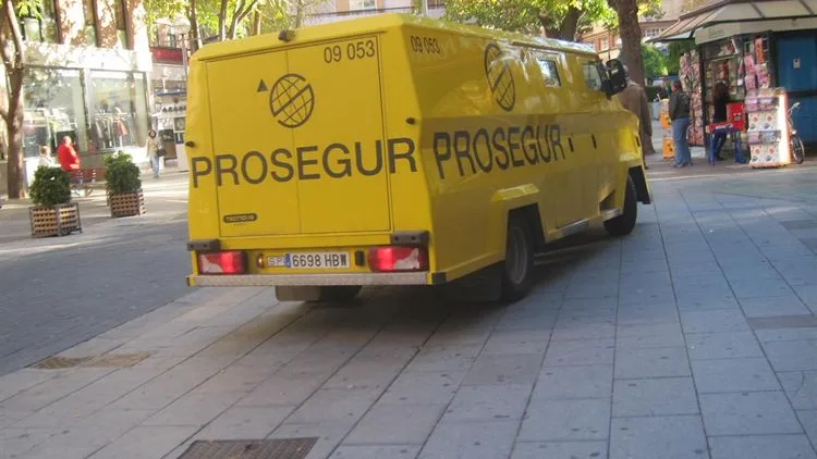 Furgón de una empresa de seguridad privada Furgón de una empresa de seguridad privada